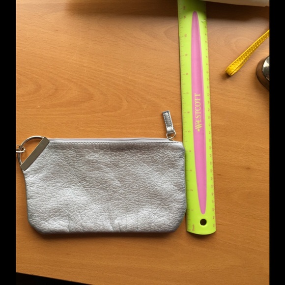 Wristlets, two colors - Picture 3 of 6